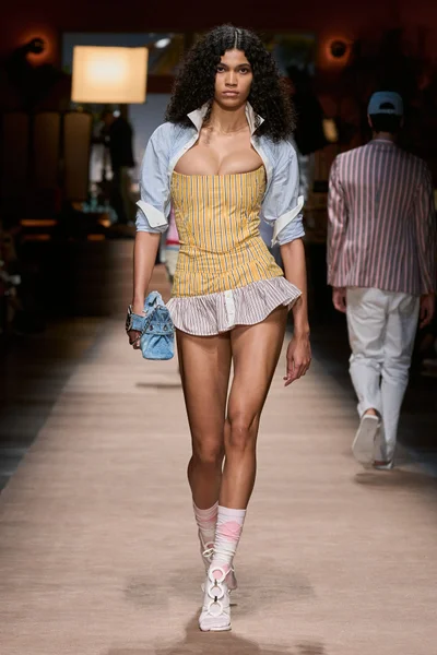 Look 3